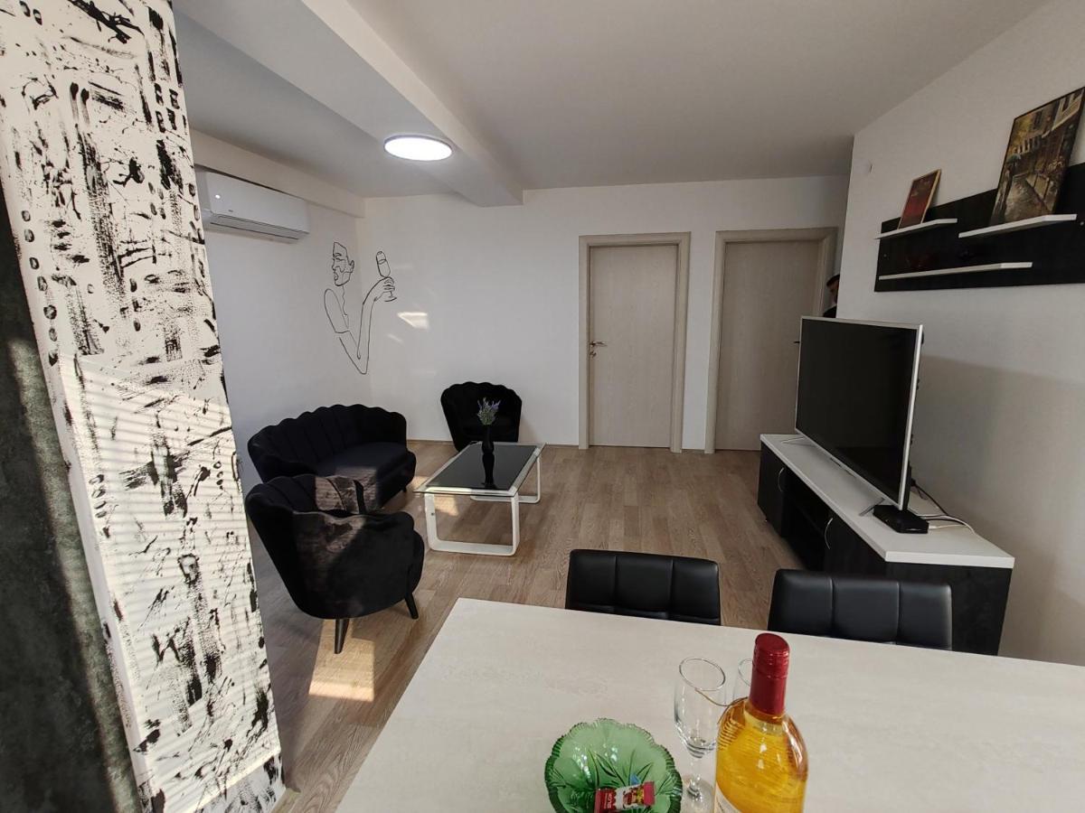 Central Modern Flat M&M Apartments Skopje Luaran gambar